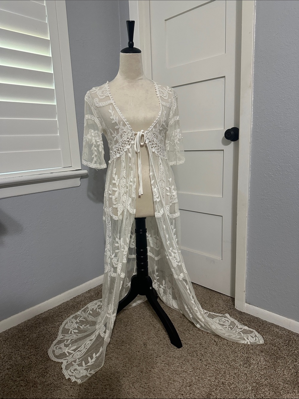 Lace Embroidered Sheer Robe – White